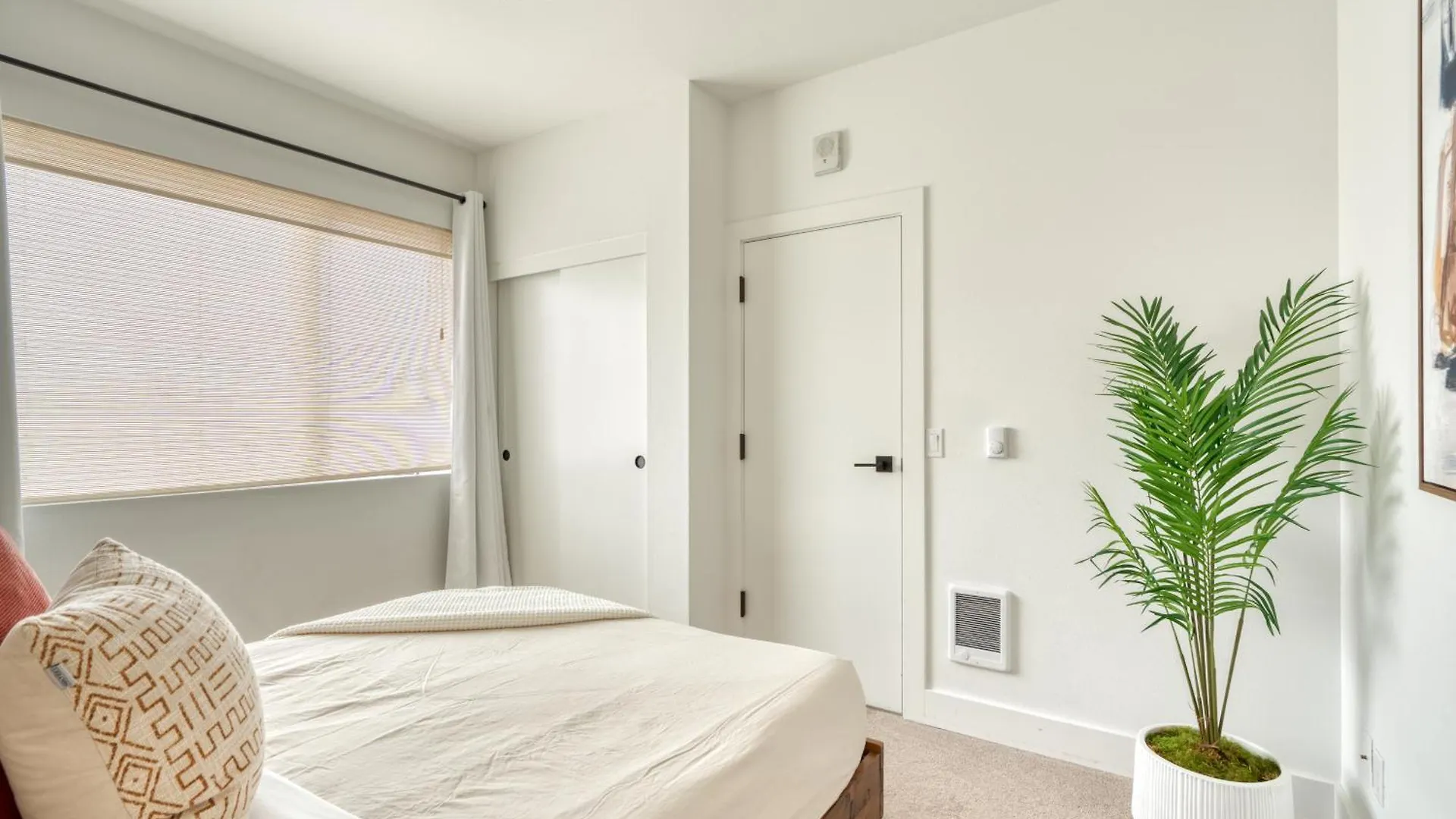 Stay Portland - Exclusive Entire Floor & Instaworthy Local Art 0*,  United States