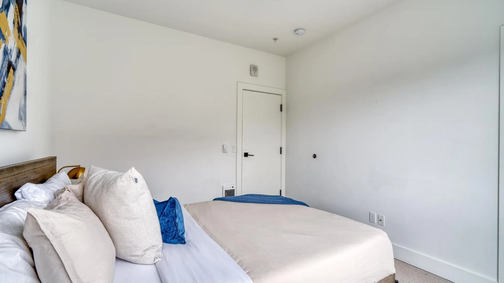 Stay Portland - Exclusive Entire Floor & Instaworthy Local Art 0*,  United States