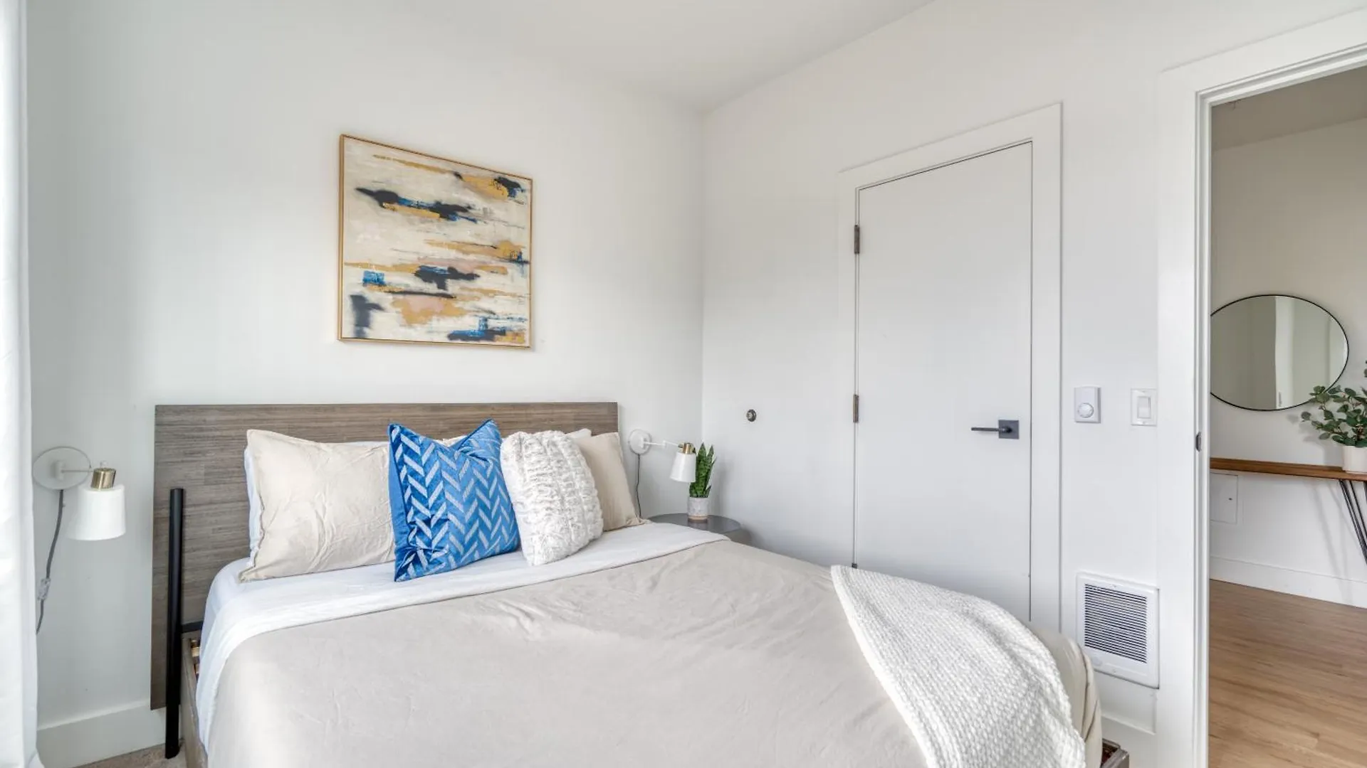 Stay Portland - Exclusive Entire Floor & Instaworthy Local Art Apartment