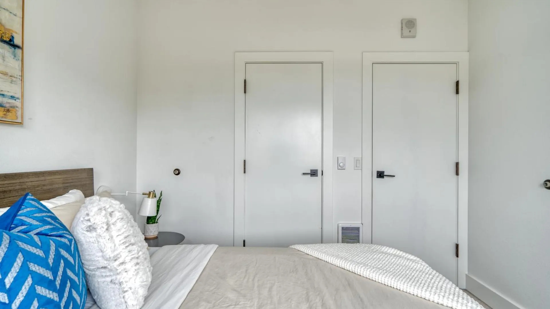 Stay Portland - Exclusive Entire Floor & Instaworthy Local Art Apartment