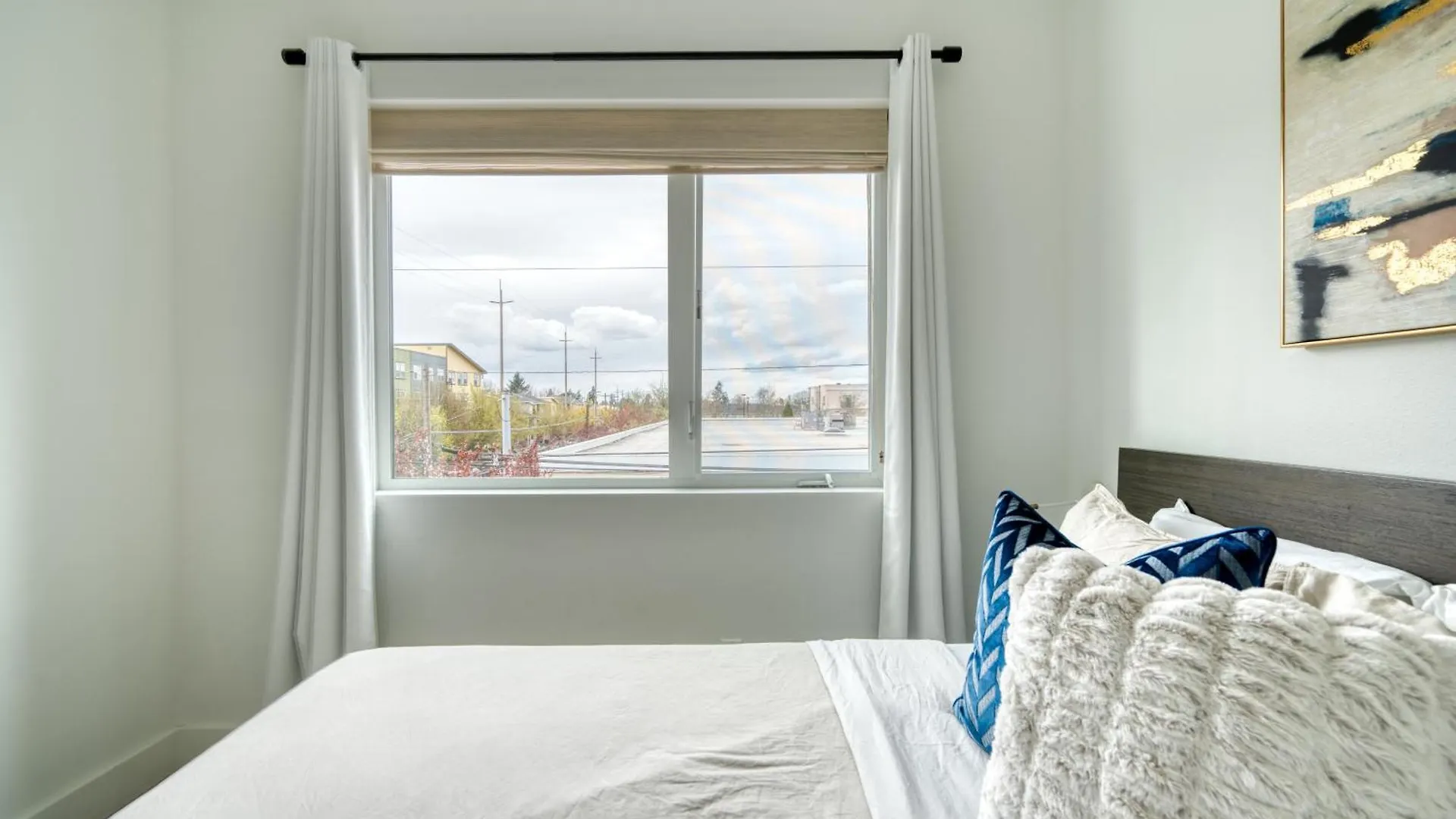 Stay Portland - Exclusive Entire Floor & Instaworthy Local Art Apartment