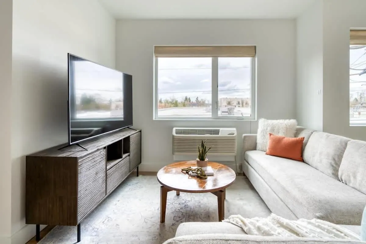 Stay Portland - Exclusive Entire Floor & Instaworthy Local Art Apartment
