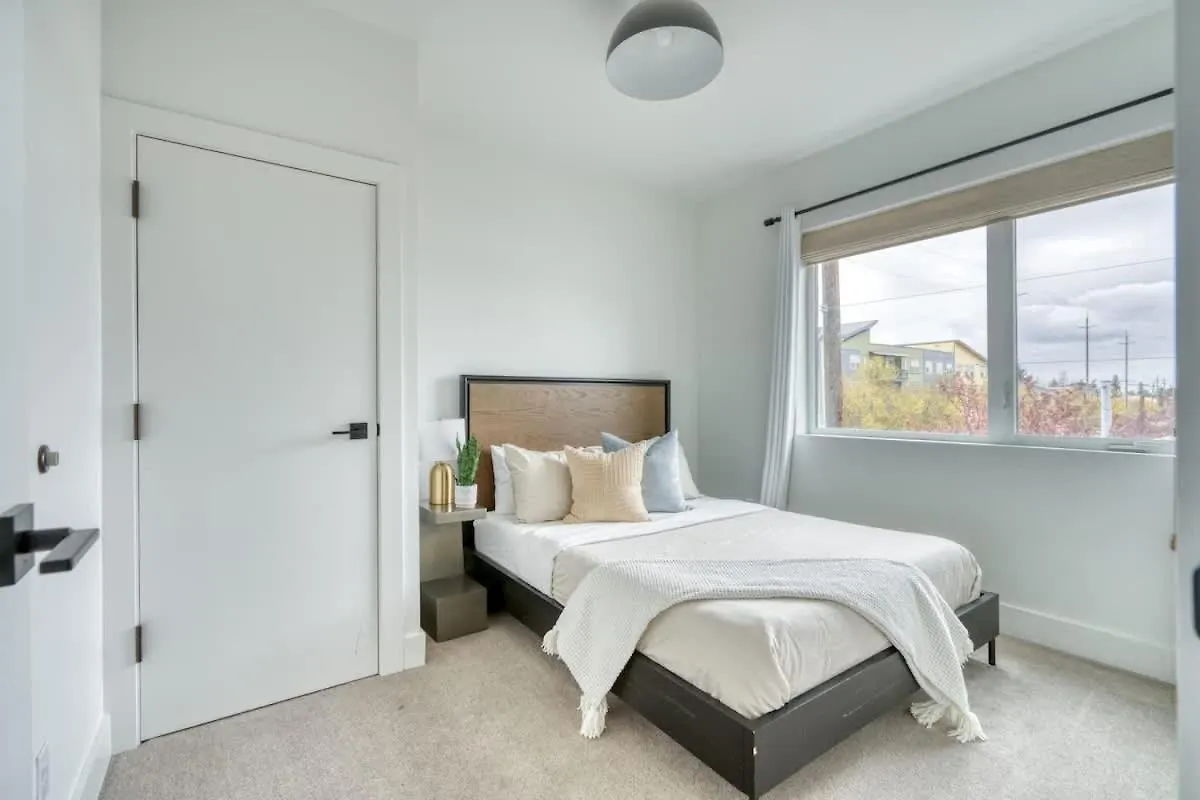 Apartment Stay Portland - Exclusive Entire Floor & Instaworthy Local Art