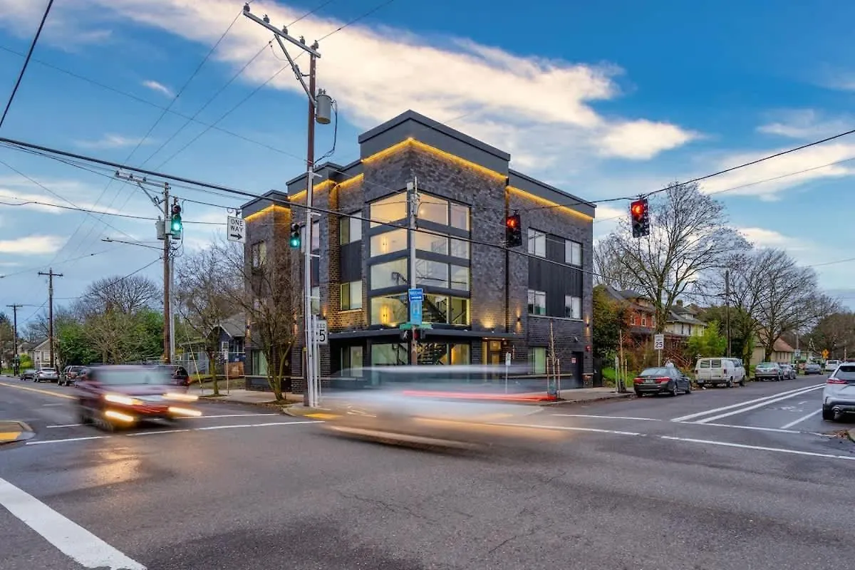 Stay Portland - Exclusive Entire Floor & Instaworthy Local Art 0*,  United States
